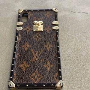 Cell phone case for 10s plus in brown and tan
